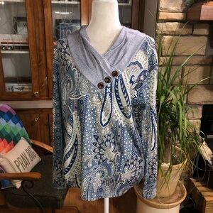 EXCLUSIVE SIZE LARGE BLUE WHITE & TAN LONG SLEEVE PAISLEY PATTERN TOP LIKE NEW